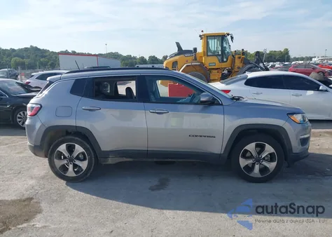 2018 Jeep Compass Latitude 4X4 из США, поврежденный, VIN 3C4NJDBB9JT155269
